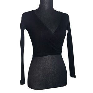 5/25$ ✨ Black Long Sleeve Wrap Cropped Cardigan